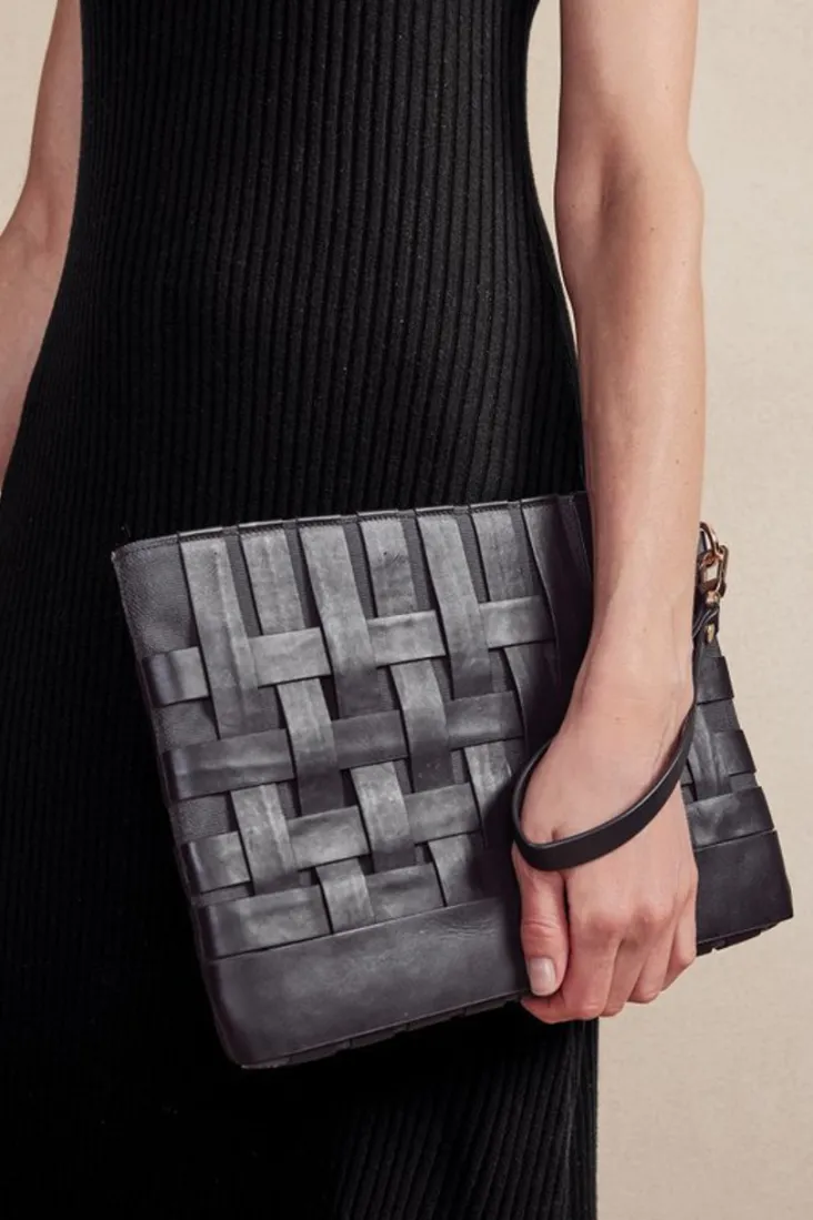 Soft Surroundings Leather Strap In Clutch Black