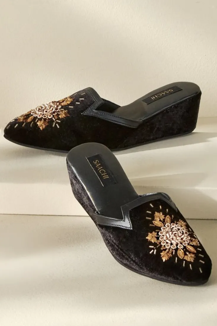 Hot Soft Surroundings Solana Embellished Slide Black